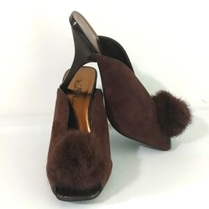 WILD ROSE CHOCOLATE BROWN FAUX SUEDE FUR POMPOM OPEN TOE MULE 3IN HEEL SZ 8 EUC